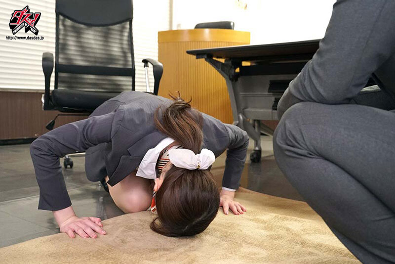 やられたらヤり返す。発注ミスの責任を押し付けたニューハーフ女専務の変態性癖を暴き、屈辱の土下座からのドM性奴●へ 社内下克上リベンジ 柚木れんか 008